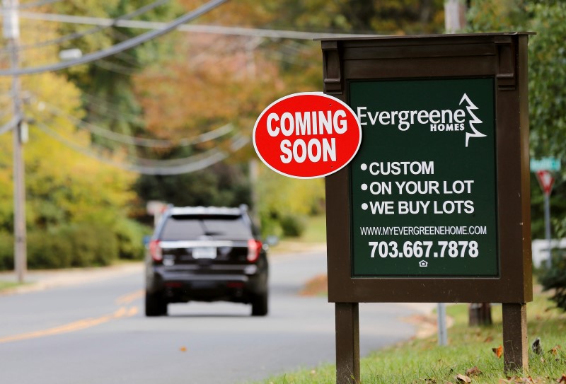 © Reuters. A sign advertising a new home is pictured in Vienna, Virginia