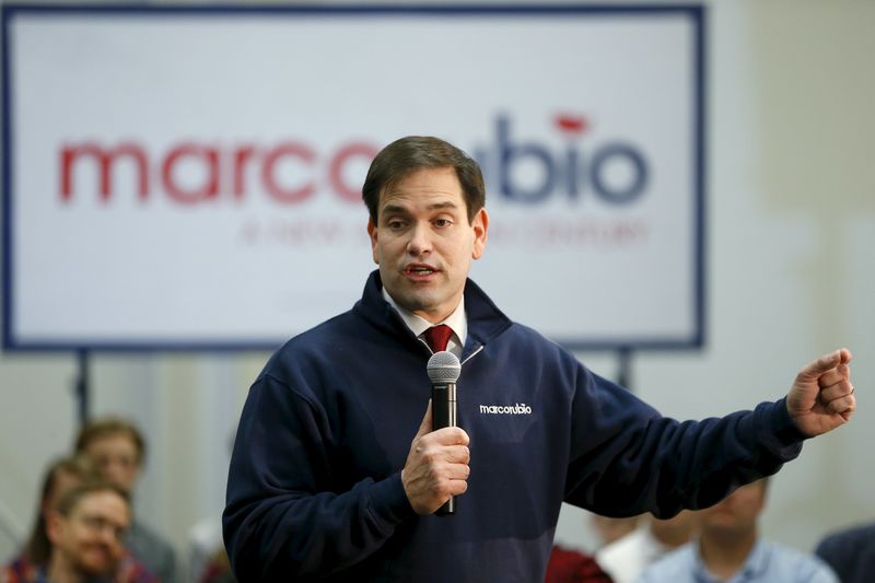 © Reuters. Republican presidential candidate Senator Marco Rubio (R-FL) speaks at the FFA Enrichment Center in Ankeny, Iowa