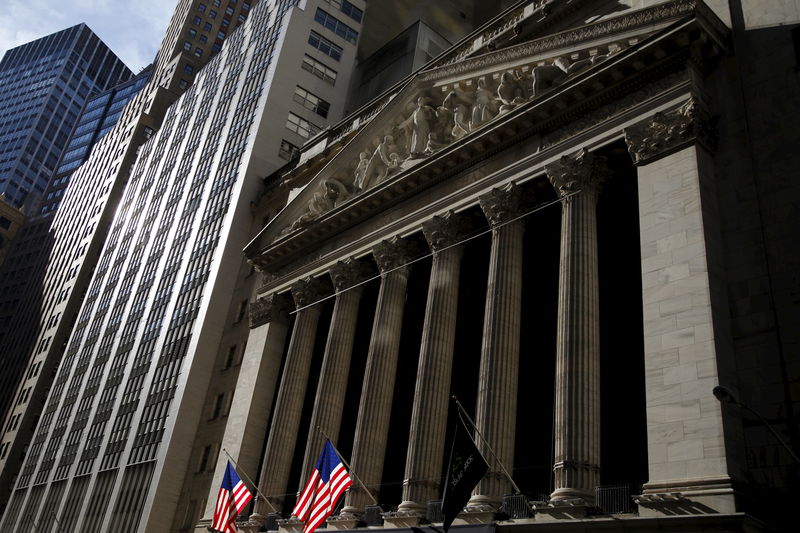 © Reuters. Здание фондовой биржи в Нью-Йорке 