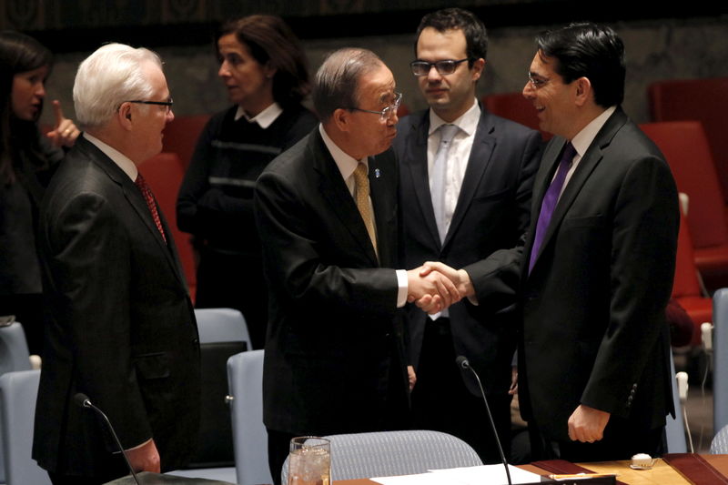 © Reuters. United Nations Secretary General Ban Ki-moon greets Israel's Ambassador to the U.N. Danny Danon before a U.N. Security Council meeting on the Middle East at U.N. headquarters in New York