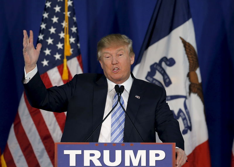 © Reuters. U.S. Republican presidential candidate Donald Trump speaks at a campaign event in Muscatine