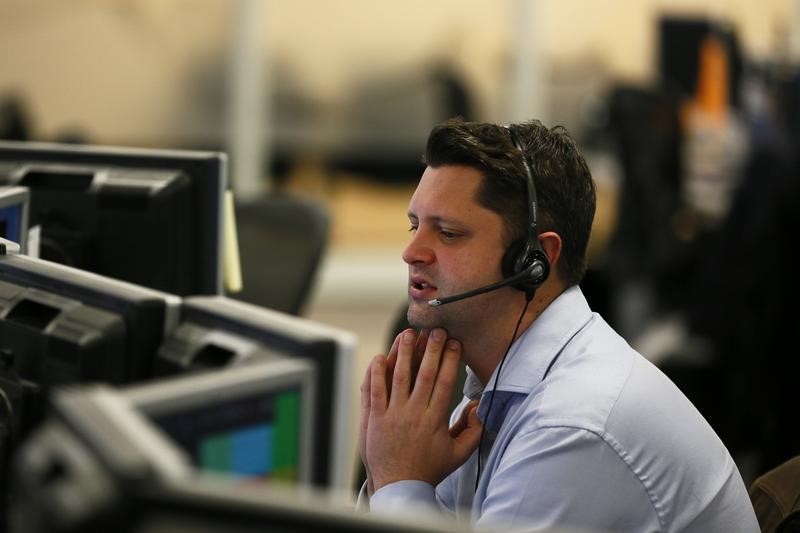 © Reuters. A broker works on the trading floor at IG Index in London