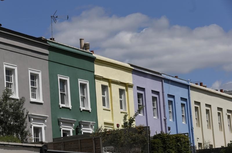 © Reuters. A row of houses are seen in London