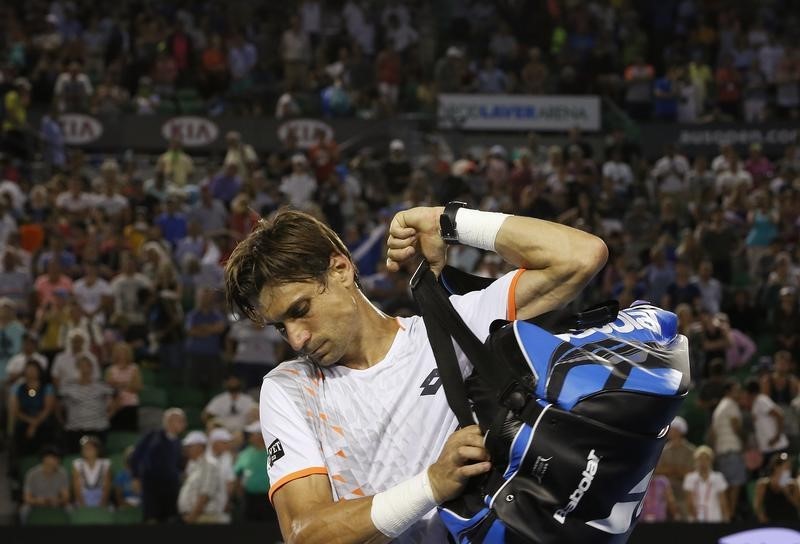 © Reuters. Murray supera a Ferrer y continua el camino a su sexta final en Australia