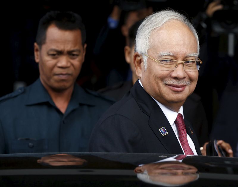 © Reuters. Malaysia's Prime Minister Najib Razak leaves parliament in Kuala Lumpur, Malaysia