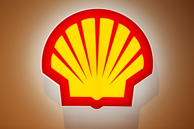 © Reuters. The logo of Shell is pictured at the 26th World Gas Conference in Paris