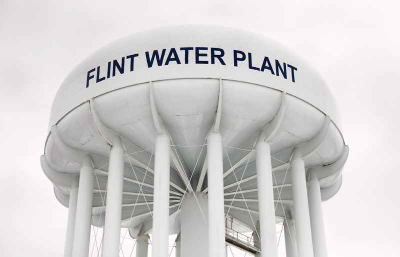 © Reuters. The top of a water tower is seen at the Flint Water Plant in Flint, Michigan in this file photo