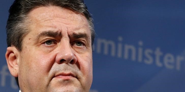 © Reuters. وزير: إغلاق حدود ألمانيا سيؤدي الى مشاكل اقتصادية ضخمة