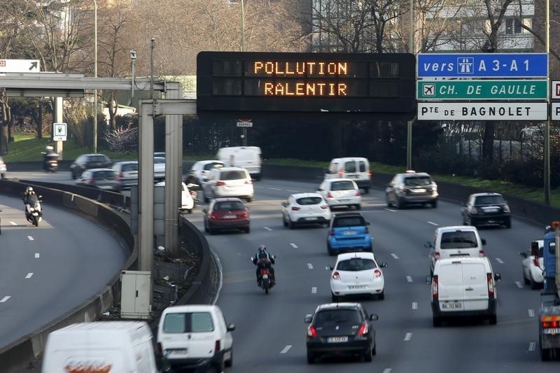 © Reuters. L'UE VEUT RENFORCER SON POUVOIR SUR LE SECTEUR AUTOMOBILE