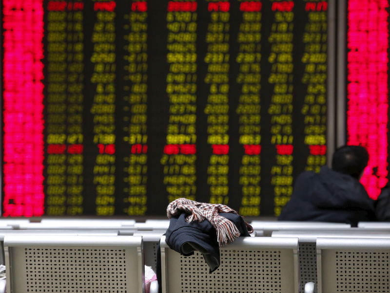 © Reuters. An investor's coat and scarf is placed on chair in front of electronic screen showing stock information at a brokerage house in Beijing 