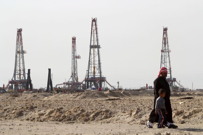 © Reuters. Нефтяное месторождение Румайла в Басре 