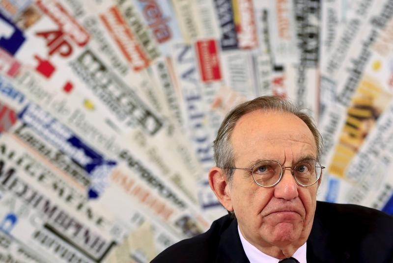 © Reuters. Il ministro dell'Economia Pier Carlo Padoan 