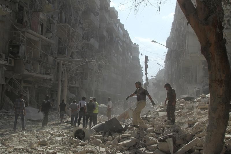 © Reuters. المعارضة السورية: قصف المدنيين وتجويعهم يعيق بدء المفاوضات