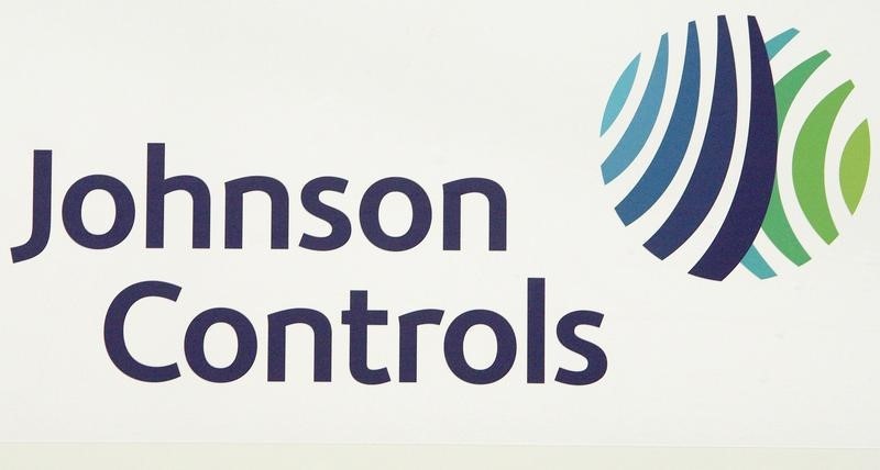 © Reuters. The logo of the U.S. Johnson Controls company is seen in Nersac, southwestern France