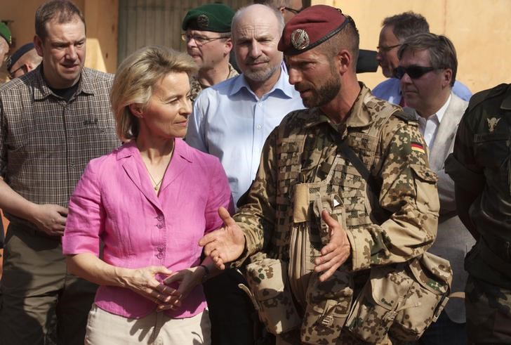 © Reuters. البرلمان الألماني يوافق على إرسال مزيد من الجنود إلى مالي والعراق