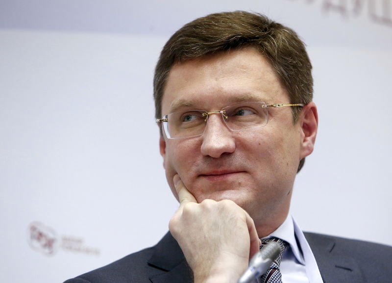 © Reuters. Russian Energy Minister Novak attends a session of the Gaidar Forum 2016 in Moscow