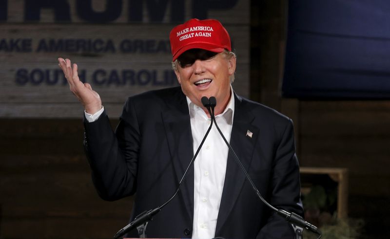 © Reuters. Republican presidential candidate Donald Trump speaks during a campaign event in Lexington