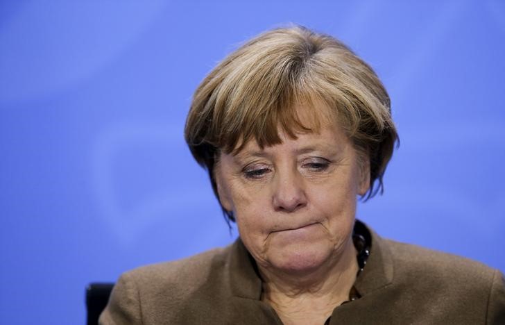 © Reuters. استطلاع: 40 في المئة من الألمان يريدون استقالة ميركل لسياستها بشأن اللاجئين