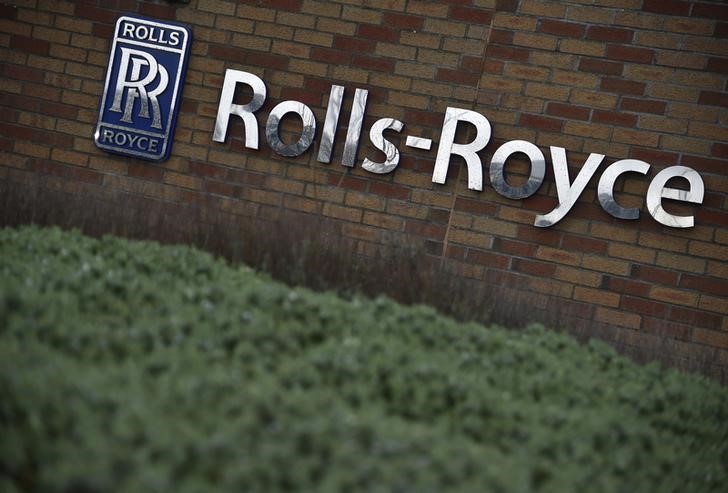 © Reuters. A Rolls-Royce logo is seen at the company aerospace engineering and development site in Bristol in Britain 
