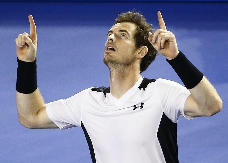 © Reuters. Murray vence a Raonic en cinco sets y jugará la final en Australia