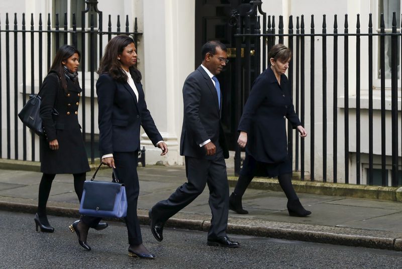 © Reuters. Former Maldives President Mohamed Nasheed arrives at Downing Street in London