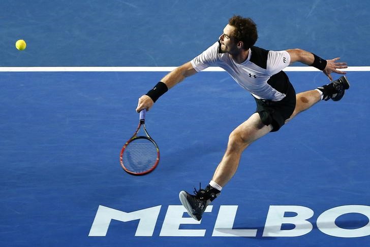 © Reuters. Murray durante partida contra Raonic pelo Aberto da Austrália, em Melbourne