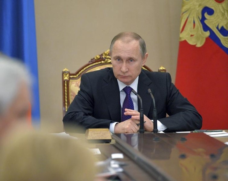 © Reuters. Presidente da Rússia, Vladimir Putin, durante reunião do governo, em Moscou