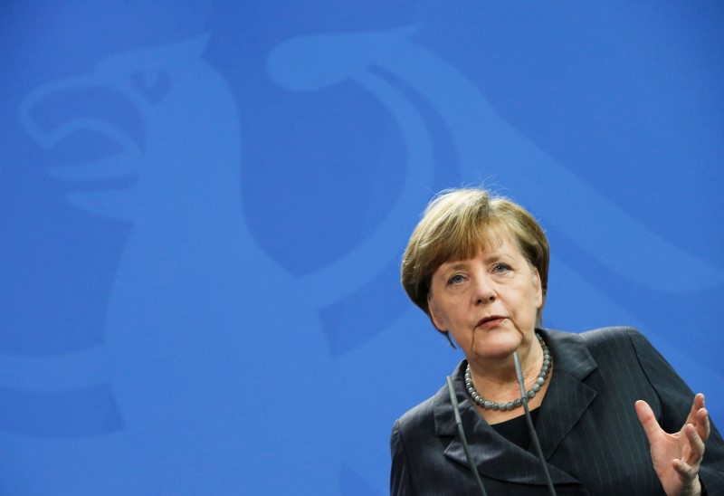 © Reuters. German Chancellor Merkel addresses a news conference at the Chancellery in Berlin