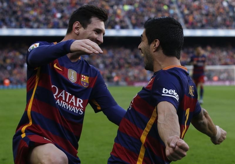 © Reuters. El Barcelona se distancia en la cima de la liga tras ganar al Atleti