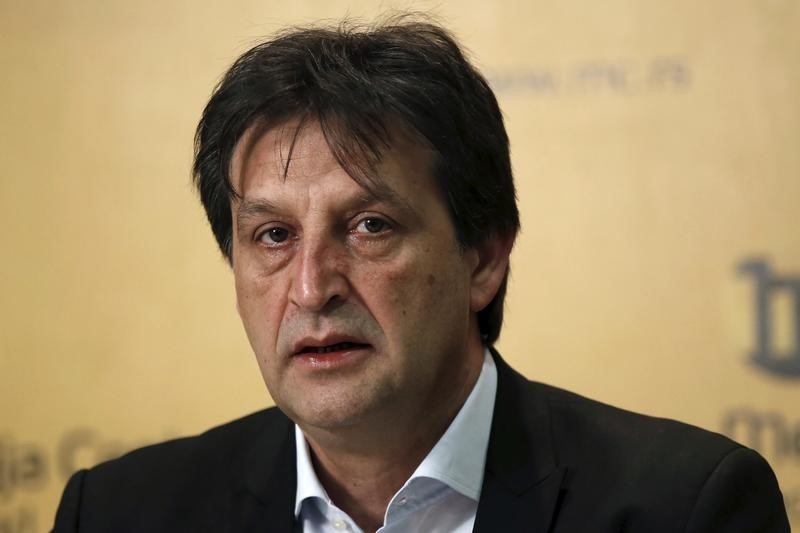 © Reuters. رئيس وزراء صربيا يطلب من البرلمان عزل وزير الدفاع بسبب تلميح جنسي