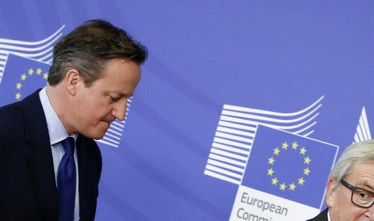 © Reuters. مصدر: كاميرون سيطلب من الاتحاد الأوروبي سلطات أقوى لكبح الهجرة