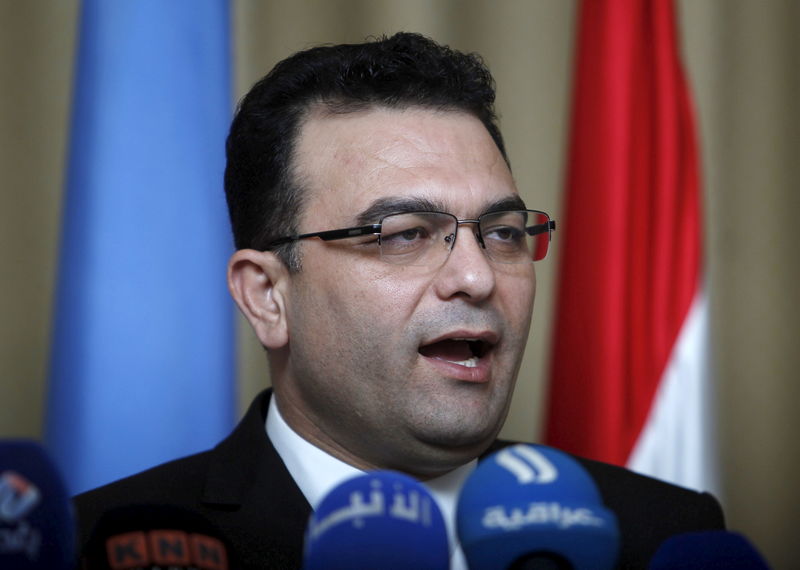 © Reuters. Minister of Migration and Displacement Jassim Mohammed al-Jaff delivers a joint statement to the media with U.N. humanitarian coordinator in Iraq Lise Grande in Baghdad