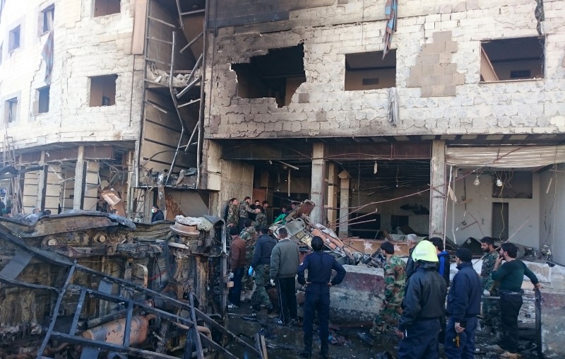 © Reuters. الداخلية السورية: مقتل 60 في تفجيرين قرب مزار شيعي رئيسي في دمشق