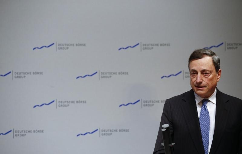© Reuters. Draghi avisa de riesgos para la economía