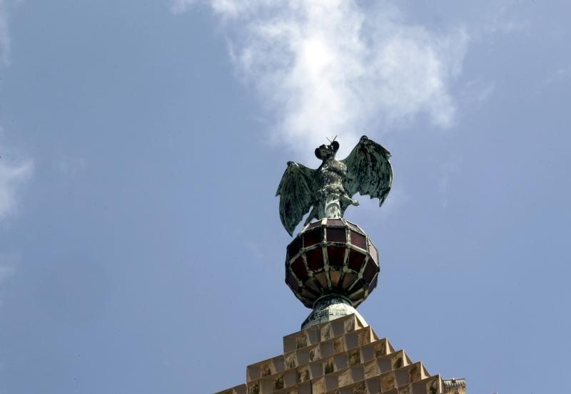© Reuters. The bat, logo of Bacardi, is seen on top of the Art Deco building formerly used as the headquarters of the company, in Havana