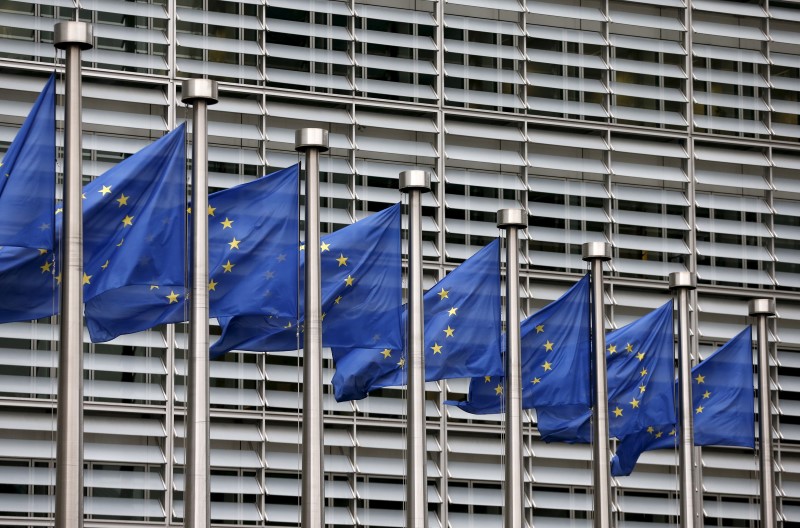 © Reuters. European Union flags flutter outside the EU Commission headquarters in Brussels