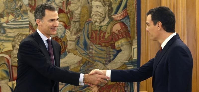 © Reuters. El PSOE reitera que tratará de formar gobierno si Rajoy lo rechaza de nuevo