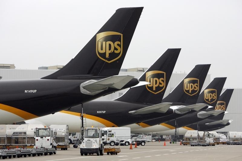 © Reuters. Самолеты United Parcel Service в хабе UPS Worldport All Points International Hub в Луисвилле, Кентукки