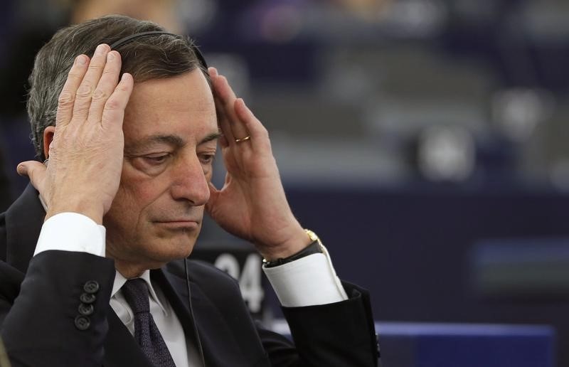 © Reuters. El rendimiento de la deuda europea cae a la espera de más medidas del BCE