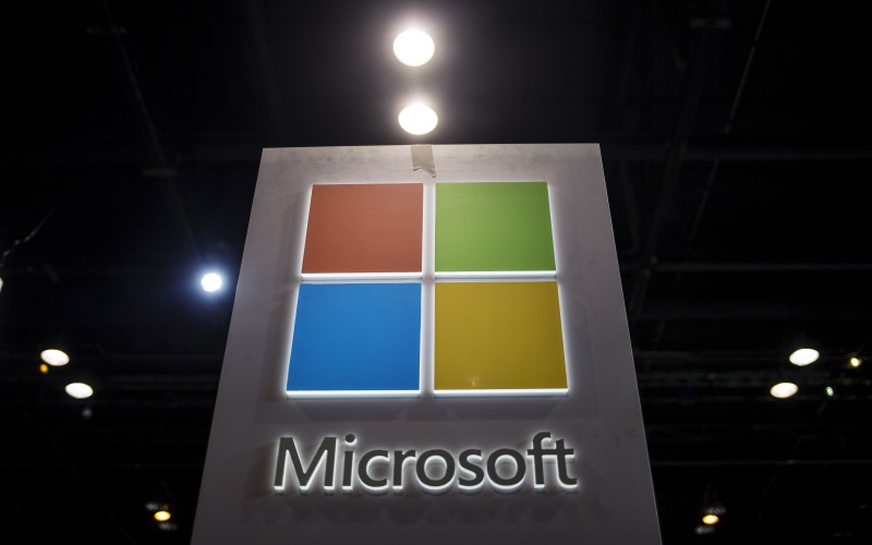 © Reuters. The Microsoft logo is seen as part of a display at the Microsoft Ignite technology conference in Chicago