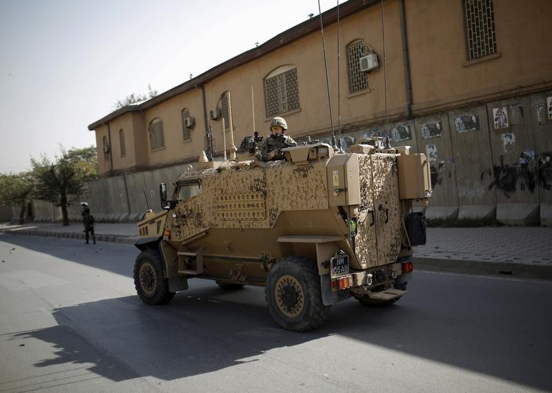 © Reuters. حلف الأطلسي يقصف محطة إذاعة تابعة للدولة الإسلامية في أفغانستان