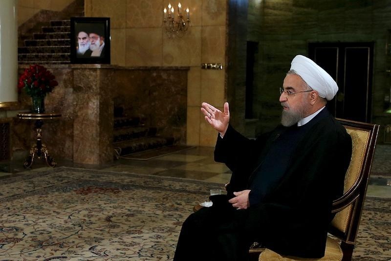 © Reuters. الرئيس الإيراني يتعهد بضمان إجراء انتخابات نزيهة