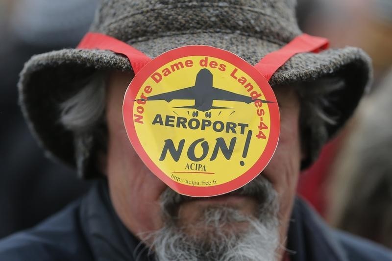 © Reuters. PAS D'EXPULSION FORCÉE À NOTRE-DAME-DES-LANDES, REDIT ROYAL