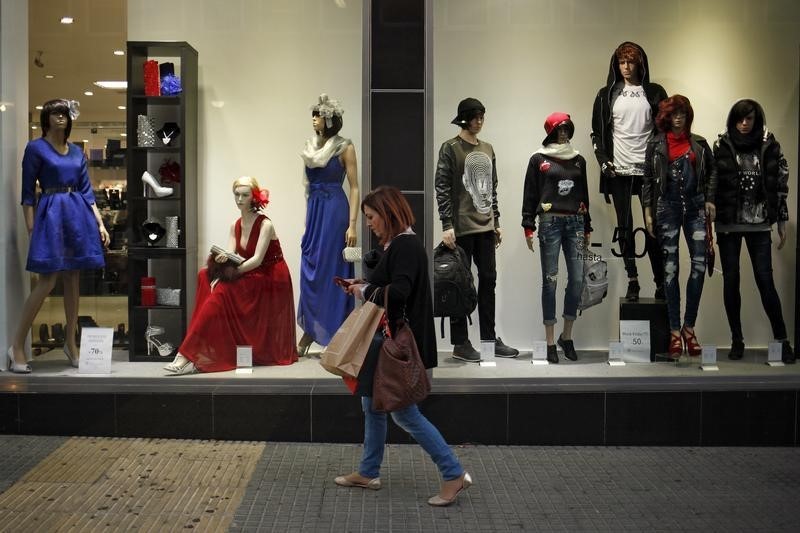 © Reuters. Ventas minoristas rebotan en diciembre, impulsadas por compras navideñas