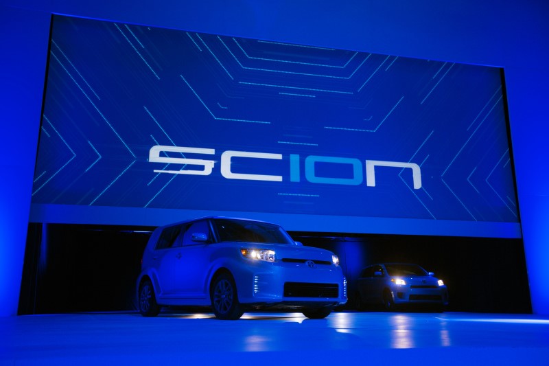 © Reuters. Special 10th anniversary editions of the Toyota Motor Corp. Scion vehicles are unveiled at the New York International Auto Show in New York