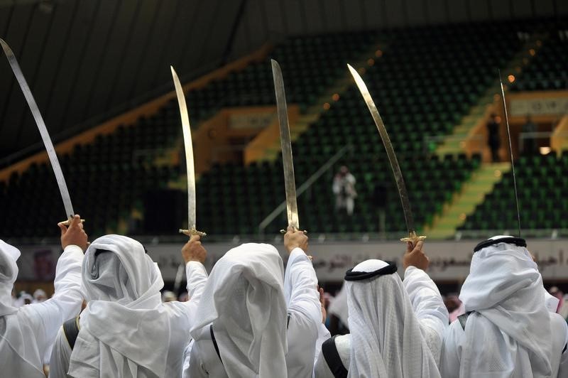 © Reuters. افتتاح الدورة 30 لمهرجان الجنادرية في السعودية وسط حضور عربي وأجنبي رفيع