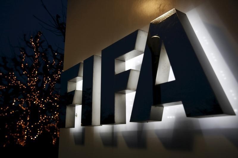 © Reuters. اتحاد اللاعبين المحترفين: إصلاحات الفيفا قد تزيد الوضع سوءا