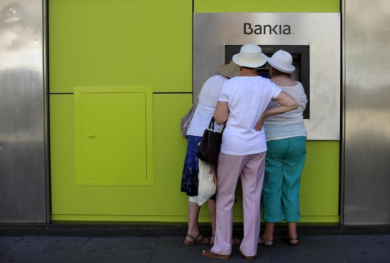 © Reuters. El Supremo distingue entre pequeño y gran inversor en Bankia 