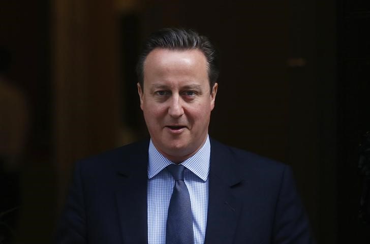 © Reuters. كاميرون يتصدى لانتقادات من حزبه لخطة بقاء بريطانيا بالاتحاد الأوروبي