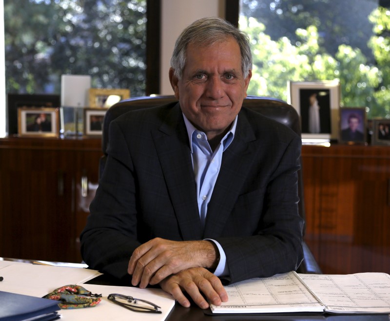 © Reuters. Leslie Moonves, President and Chief Executive Officer of CBS Corporation, poses for a portrait in his office in Studio City